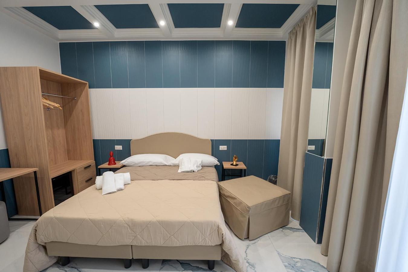 P.C. Boutique Medina H. Napoli Centro, By Clapa Group Hotell Exteriör bild